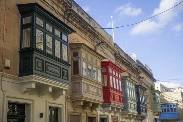 Fachada Con Balcón Colorido Tradicional Persianas Mdina Malta — Foto de Stock