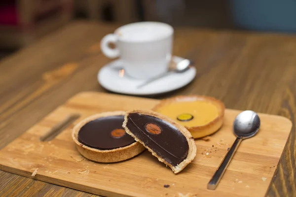 Dark Chocolate Lemon Tarts Cappuccino Table — Stock Photo, Image