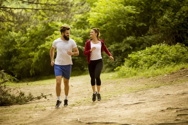 Υγιεινή Τακτοποίηση Και Sportive Ζευγάρι Τρέχει Στη Φύση Μέρα Του — Φωτογραφία Αρχείου