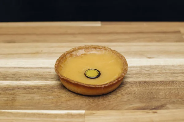 Tarte Citron Frais Sucrée Sur Table Bois — Photo