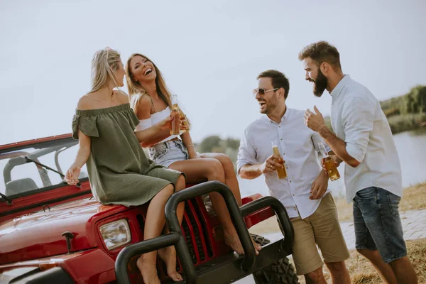 Group Young People Drinking Having Fun Car Outdoor Hot Summer — Stock Photo, Image
