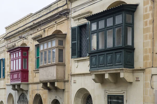 Details Der Traditionellen Hölzernen Balkon Und Steinfassade Typisch Für Die — Stockfoto