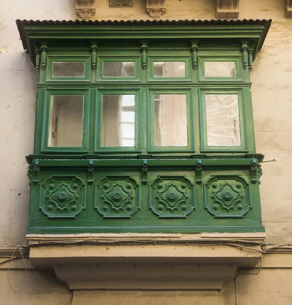 Okna Tradycyjne Balkon Budynku Malty — Zdjęcie stockowe