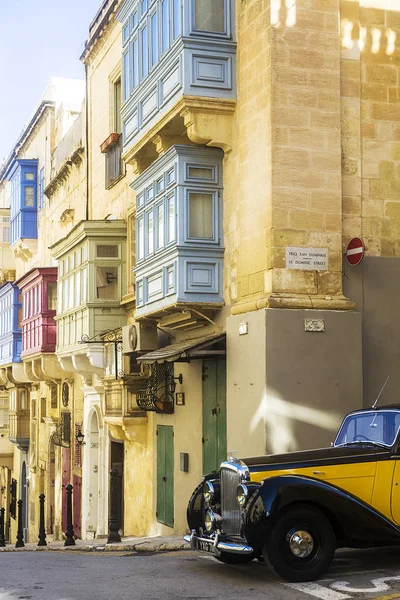 Valletta Malte Novembre 2018 Vieilles Maisons Pierre Avec Fenêtres Colorées — Photo