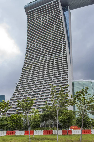 シンガポールのマリーナ サンズ ホテルでシンガポール 2014 ビュー それは 億米ドルで 世界で 番目に高いビルです — ストック写真