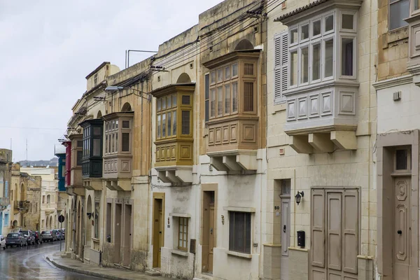 Podrobnosti Tradiční Dřevěné Balkony Kamennou Fasádou Typické Pro Architekturu Gozo — Stock fotografie
