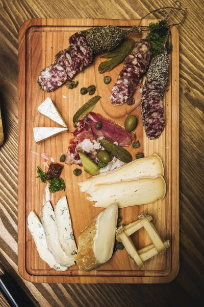 Vue Dessus Fromage Aux Saucisses Comme Apéritif Servi Sur Une — Photo