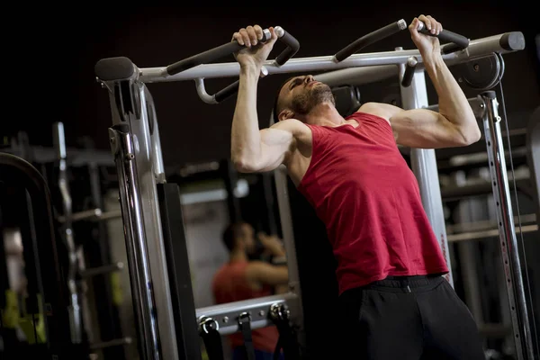 Athletic Man Doing Workouts Back Power Exercise Machine Gym Club — Stock Photo, Image
