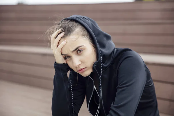 Sad Frustrated Sporty Young Woman Sitting Alone Outdoor — Stock Photo, Image