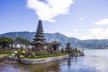 Ulun Danu Beratan Tapınağı Bali, adada en güzel tapınaklardan biri
