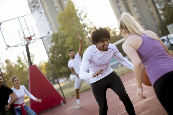 Group Young Multiethnic Young People Playing Basketball Court — Stock Photo, Image