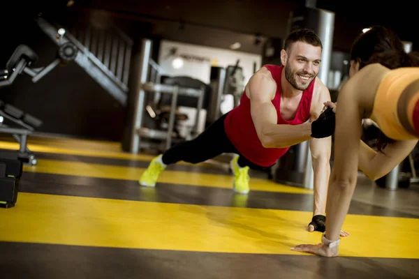 Fit Sportive Man Woman Doing Plank Core Exercise Gym — Stock Photo, Image