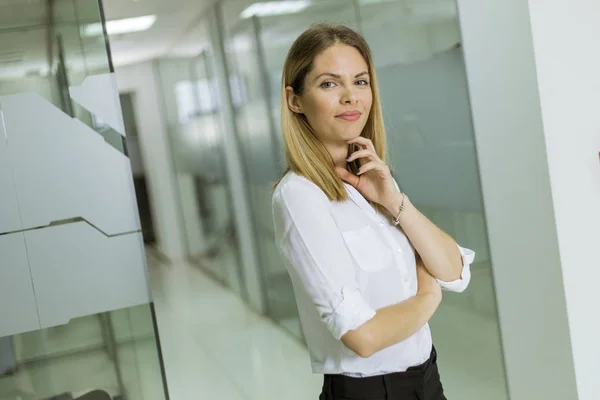 Relaxed Pretty Confident Young Businesswoman Standing Standing Modern Office — Stock Photo, Image