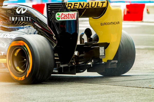 Daniel Ricciardo in Renault Formula One racing car — Stock Photo, Image