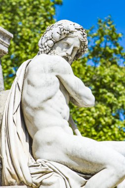 Nimes Esplanade Charles-de-Gaulle de Pradier çeşme, Fransa