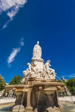Nimes Esplanade Charles-de-Gaulle de Pradier çeşme, Fransa