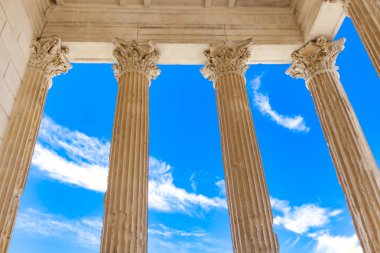 Nimes'teki Maison Carree Roma tapınağı, Fransa