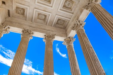Nimes'teki Maison Carree Roma tapınağı, Fransa