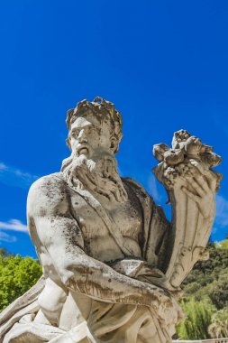 Les Jardins de La Fontaine'in Nimes' teki heykeli, Fransa
