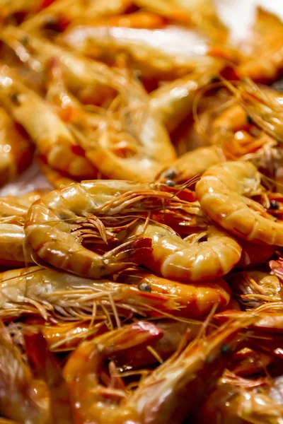 Langoustines besar segar di pasar — Stok Foto