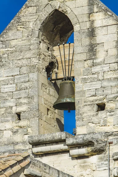 法国阿维尼翁教皇宫殿的教堂钟楼 — 图库照片
