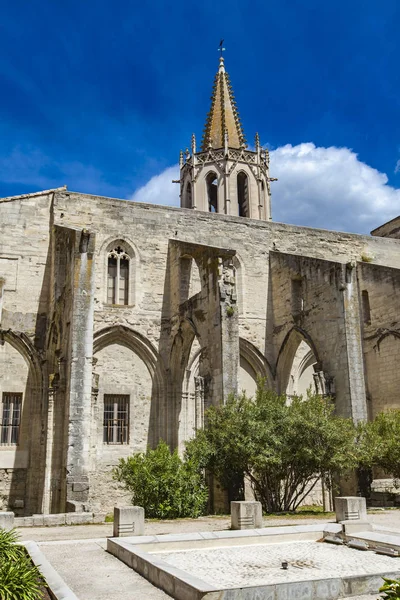 Chrám svatého válečného chrámu v Avignon, Francie — Stock fotografie