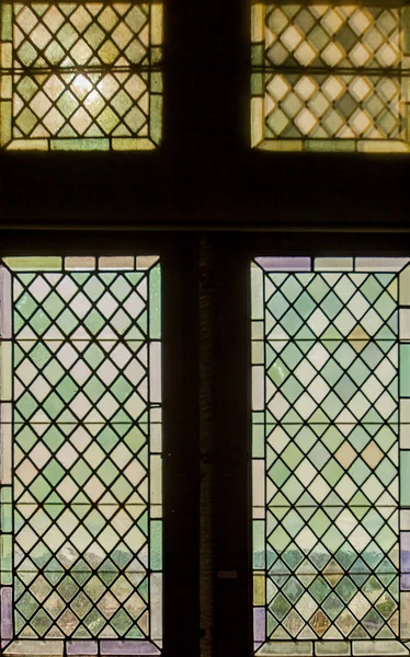 中世纪彩色玻璃窗口 — 图库照片