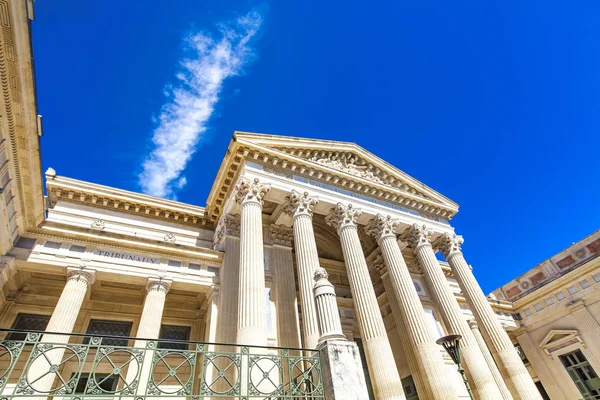 Courthaus Cour d'appel de Nimes in Frankrijk — Stockfoto