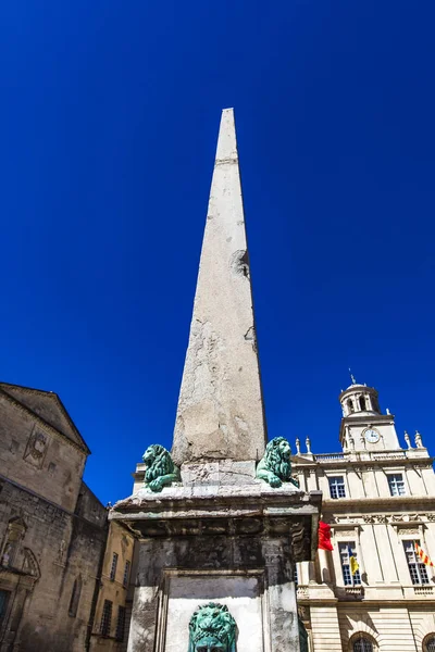 Obelisco de Arlés en Francia — Foto de Stock