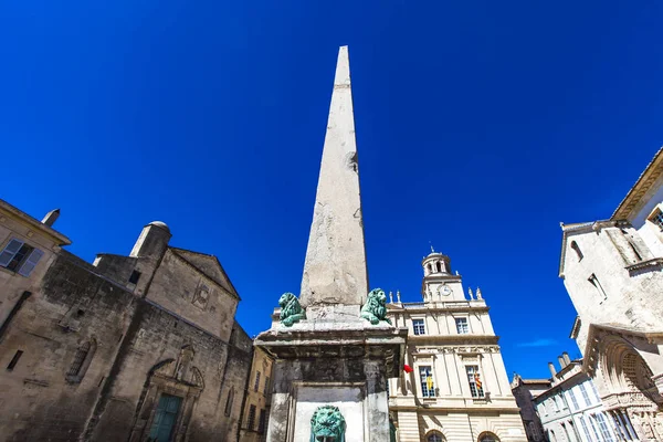 Obelisco d'Arles in Francia — Foto Stock