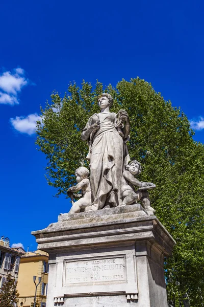 Statue der industrien et arts decoratifs beim cours mirabeau in aix — Stockfoto