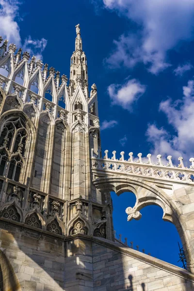 Terraços no último piso de Milão Duomo na Itália — Fotografia de Stock