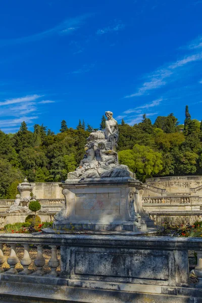 Λεπτομέρεια Της Όμορφης Σιντριβάνι Στο Jardin Fontaine Στη Νιμ Γαλλία — Φωτογραφία Αρχείου