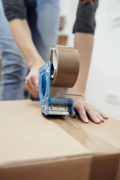 Closeup Mans Hands Using Tape Dispenser Seal Shipping Box — Stock Photo, Image