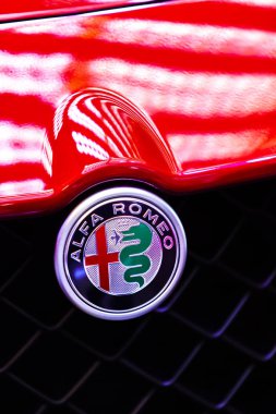 Belgrad, Sırbistan - 23 Mart 2019: Belgrad, Sırbistan'da alfa Romeo otomobilinin detayı. Alfa Romeo Automobiles S.p.A. 1910 yılında kurulmuş bir İtalyan lüks otomobil üreticisi.