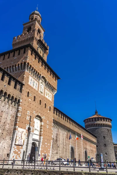 Milán Italia Abril 2019 Personas Identificadas Frente Castillo Sforza Milán — Foto de Stock