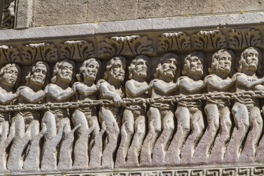 Arles, Fransa'daki Saint Trophime kilisesinin cephesinden yakın çekim detayı