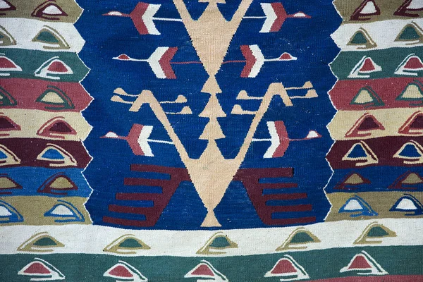 传统格鲁吉亚手工地毯的细节 具有典型的几何图案 — 图库照片
