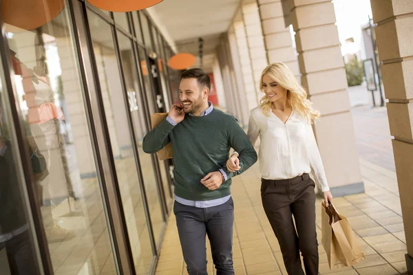 Portrait Young Couple Paper Shopping Bags City — Stock Photo, Image