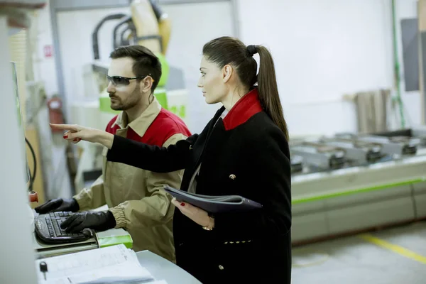 Pretty Young Woman Controlling Process Factory Male Worker — Stock Photo, Image