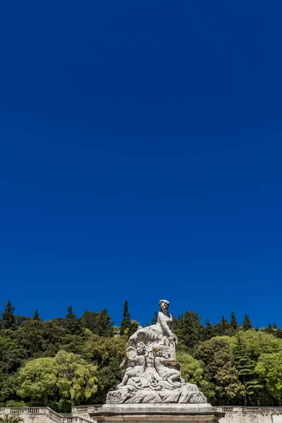 Szczegóły Pięknej Fontanny Jardin Fontaine Nimes Francja — Zdjęcie stockowe