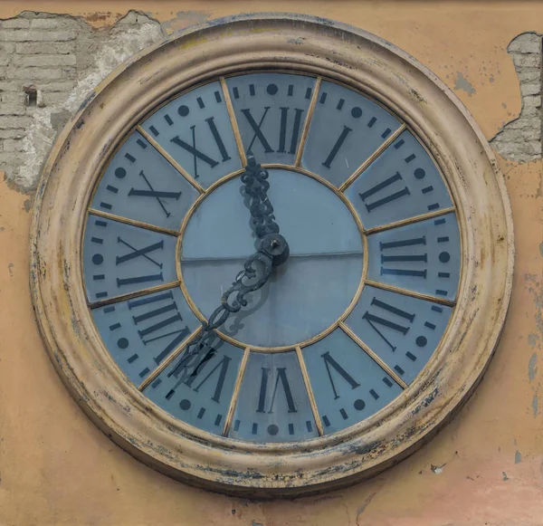 Θέα Στο Παλιό Ρολόι Στο Κτήριο Στη Μόντενα Ιταλία — Φωτογραφία Αρχείου