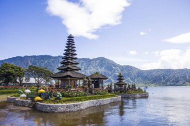 Ulun Danu Beratan Tapınağı Bali, adada en güzel tapınaklardan biri