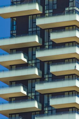 Milan, İtalya - 28 Nisan 2017: View Porta Nuova, Milano, İtalya kulede Solaria adlı. 37 katlı ile İtalya en yüksek konut binası olduğunu.