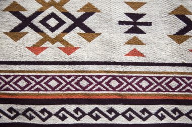Tipik geometrik desenli geleneksel Gürcü el yapımı halının detayı