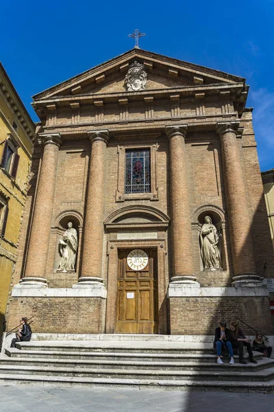 Siena Italien April 2018 Unbekannte Stehen Vor Der Kirche San — Stockfoto