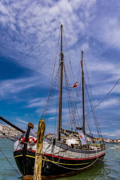 ヴェネツィア イタリア 2019年5月26日 イタリア ヴェネツィアで最後に働くトラバッコロ帆船 ヌオヴォ トリオンフォでの眺め 船は1926年にフェルディナンド ウバルドゥッチによって建造された — ストック写真