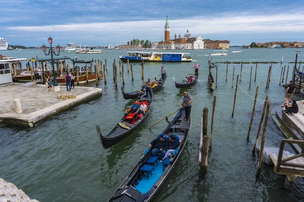 Venecia Italia Mayo 2019 Gente Identificada Las Góndolas Tradicionales Del —  Fotos de Stock