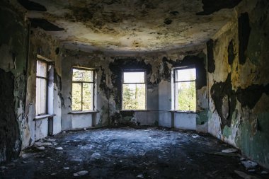 Tskaltubo, Gürcistan - 27 Nisan 2019: Tskaltubo, Gürcistan'da terk edilmiş Sovyet Sanatoryumunun detayı. Tskaltubo Sovyet döneminde önemli bir kaplıca tesisi oldu.