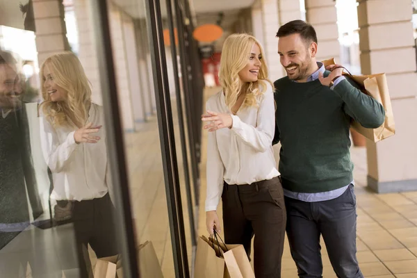 Portrait Young Couple Paper Shopping Bags City — Stock Photo, Image